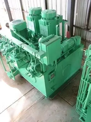 700 Ton Loewy Extrusion Press; 4 1/2" x 16" Billet
