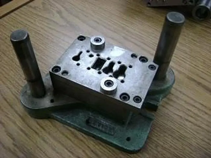 1949-390 STAMPING PRESS TOOL & DIE SET TO MAKE SMALL BLOB