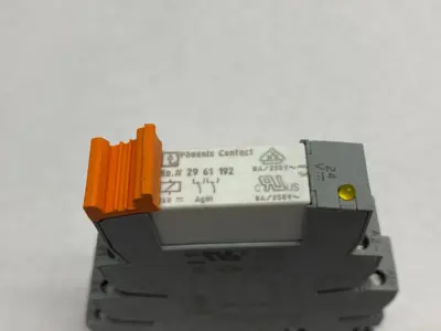 USED PHOENIX CONTACT PLUG-IN SOCKET RELAY BASE W/ PLUG-IN RELAY