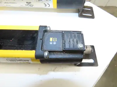 Allen Bradley GuardShield Safety Light Curtain Transmitter/Receiver Set 1440mm
