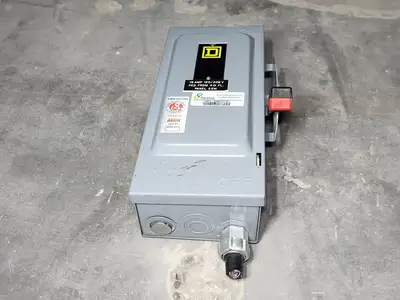 USED SQUARE D CH221N