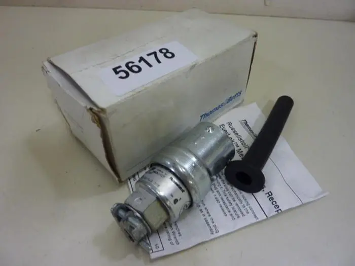 NEW THOMAS & BETTS 8593U-1CT