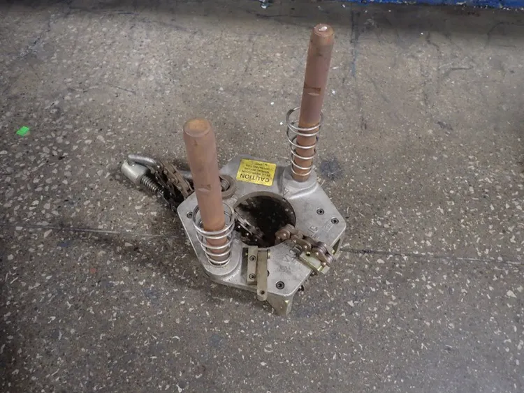 Used VICTAULIC VHCT1 Clamps | HGR 24 #732156