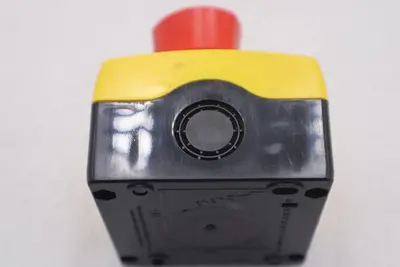 BACO CONTROLS LBX17302 / LBX17302 NEW EMERGENCY STOP BUTTON STOCK K-3482