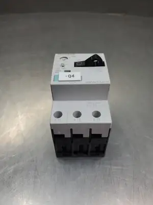 USED Siemens 3RV1011-0JA10 SIRIUS Circuit Breaker