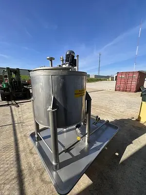 Stainless steel mix tank with pump and lightning agitator