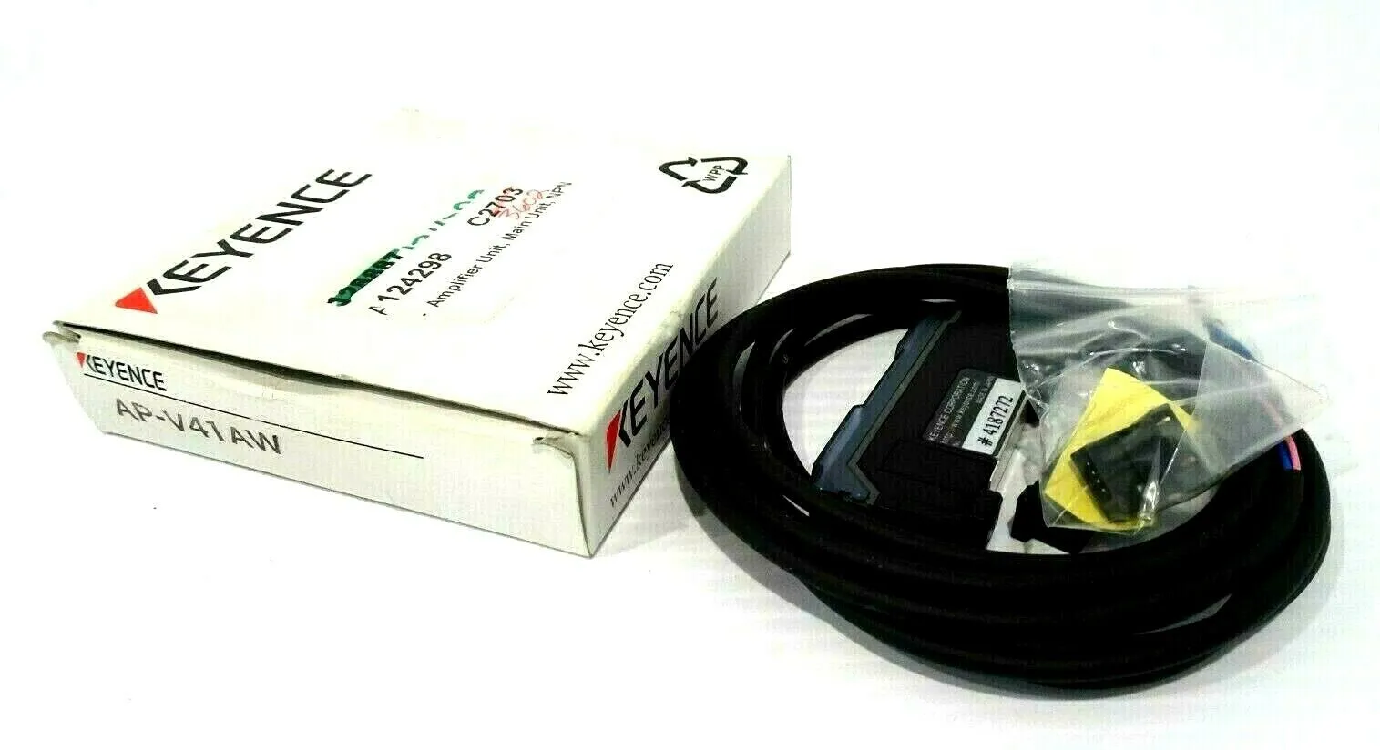 NEW KEYENCE AP-V41AW AMPLIFIER SENSOR APV41AW