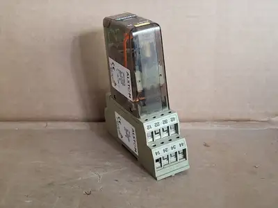 Relay PRS11N04TB w/ Socket PSF1A
