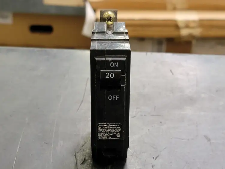 Used GENERAL ELECTRIC THQB120 Switchgears British Columbia CA | Lenmark #241701