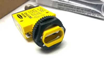 USED BANNER ENGINEERING MINI-BEAM FIBER OPTIC AMPLIFIER VISIBLE RED 650NM GLASS