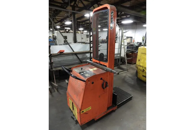 Used _UNKNOWN_ _UNKNOWN_ Pallet Stackers Ohio US | Thompson Auctioneers #1516040
