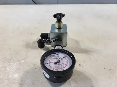 0-3700 PSI Gauge with Metering Block