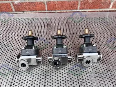 USED ITT PURE FLO 3-WAY 1-316L-RA20MAX-CWP150 DIAPHRAGM VALVE W/ 1" SANITARY FITTING