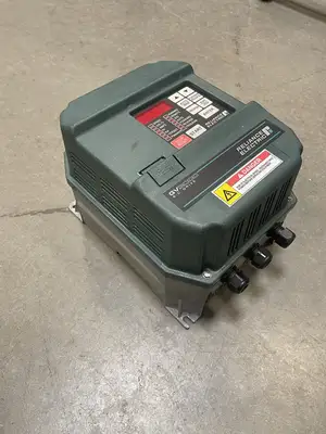 Reliance Electric GV3000 3 HP/2.2kw M/N 3V4151 Vector Inverter 380 VAC @1A