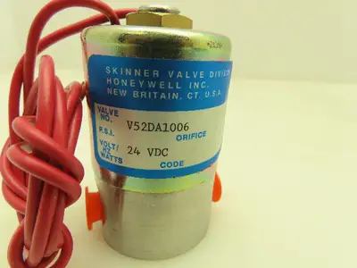 Honeywell Skinner V52DA1006 Solenoid Valve 2-Way NC 24VDC Coil 1/8" NPT