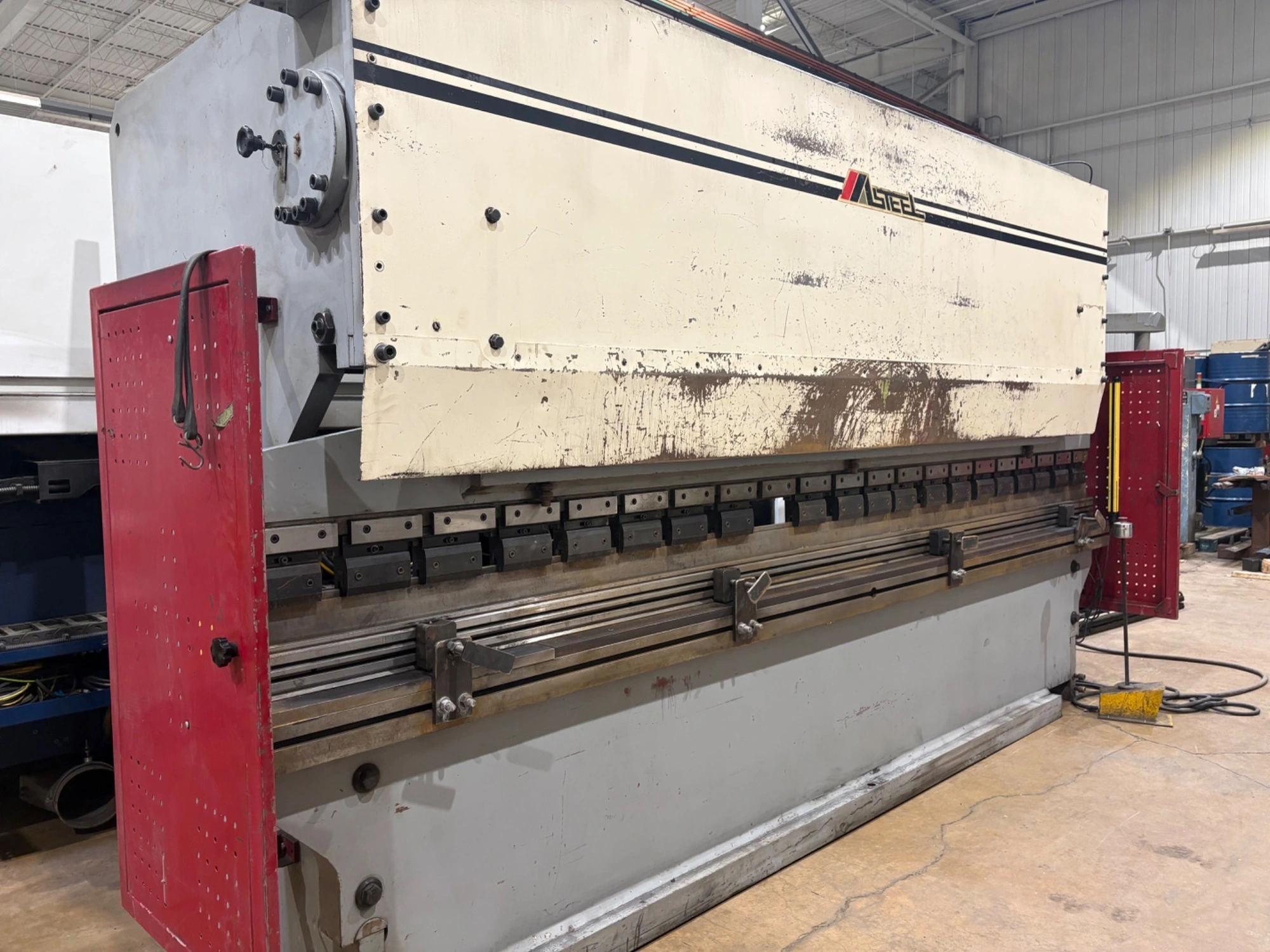 USED 2006 MASTEEL 14200