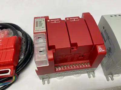 NEW ALLEN-BRADLEY SER. A GUARDMASTER SAFETY RELAY START. KIT