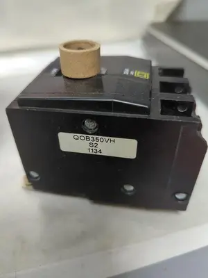 New | in-Stock SQUARE D QOB350VH Circuit Breakers | Surplus Asset Holdings #1189507