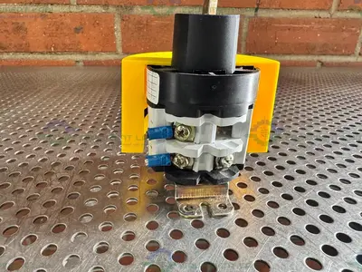 Used ADVANCE CONTROLS CB0320003LE2U 3 POLE, 32/40-AMP ROTARY CAM DISCONNECT SWITCH Electronics & Components California US | Equipment Lab #1453513