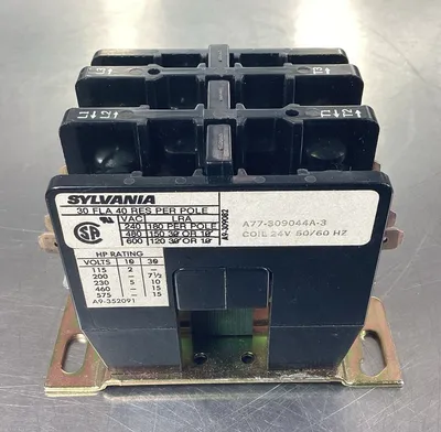 SYLVANIA DP3C303-24 CONTACTOR 30 AMP A77-309044A-3 3P 24V Coil 4E-34