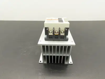 Fuji Electric SS402E-3Z-D3 Solid State Contactor Relay 240vac 50/60Hz .4A