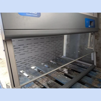 USED LABCONCO 4' PARAMOUNT DUCTLESS ENCLOSURE