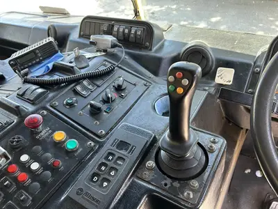USED 2011 AUTOCAR XPEDITOR