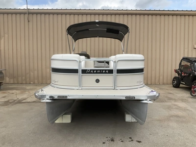 USED 2005 PREMIER 225 LEGEND