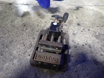 Dayton 3" 3" Vise