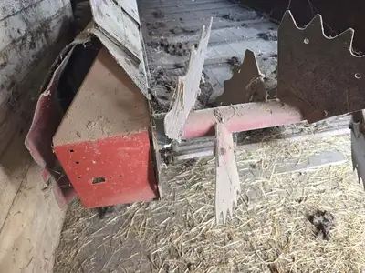 NEW HOLLAND 165 Manure Spreaders | Iron Listing (39)