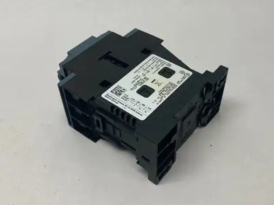 USED SIEMENS SIRIUS POWER CONTACTOR 3-POLE AC-3E/AC-3, 17A 7.5 KW 400V