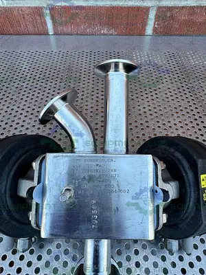 USED ITT PURE FLO ADVANTAGE 4 - WAY DIAPHRAGM VALVE W/ 1" SANITARY FITTING