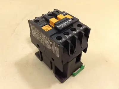 USED SCHNEIDER ELECTRIC CAE22