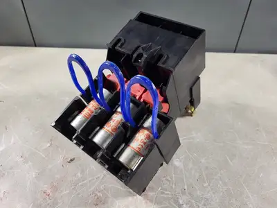 Disconnect Switch w/ 3 Times 60 Amp Fuse A4J60