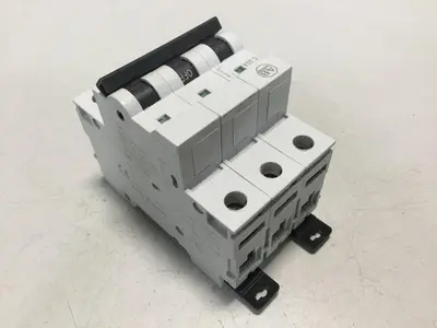 USED ALLEN BRADLEY 1492-SP3C320 SER B
