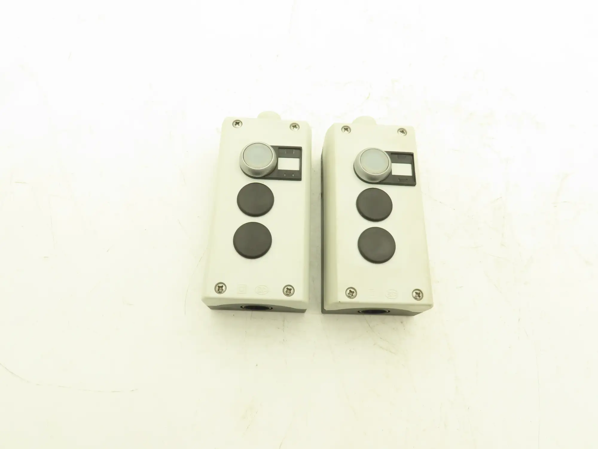 Moeller 60947 3-Hole PB Box IEC IP67 1 Lighted Pushbutton 1NO Contact Lot of 2