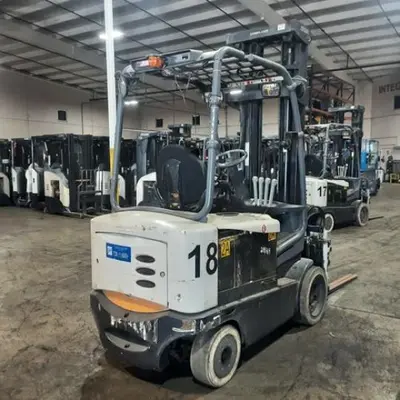 USED 2019 CROWN FC5225-60