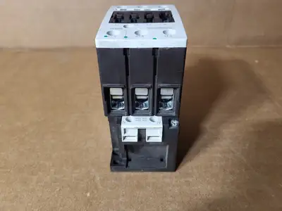 Used SIEMENS 3RT1035-1AK60 Switchgears British Columbia CA | Lenmark #1438439