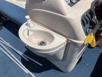 USED 1998 STARCRAFT STARDECK 261