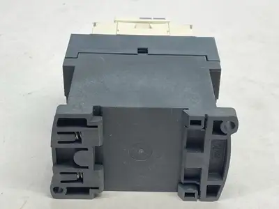 New | in-Stock Schneider Electric LC1D12BD PLC Contactors Michigan US | Maverick Industrial Sales #1401039
