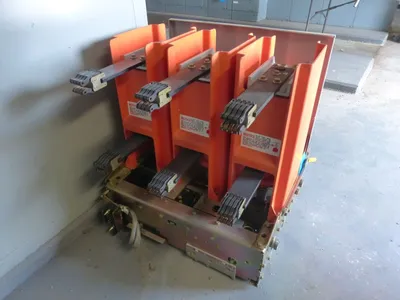 GE Powervac Switchgear w/ VB1 13.8-1000-3, 15KV, 1200A Breaker