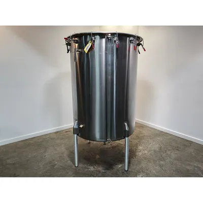 Used Stainless Steel Liquid Strainer Tank 395 Gallon Capacity w/ CIP spray ball