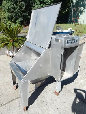 USED YOUNG INDUSTRIES SS DUMP HOPPER 7110-1