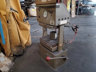 PHI 12.5" x 9.5" Hydraulic Press