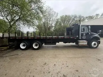 USED 2021 FREIGHTLINER TRUCKS M2 106