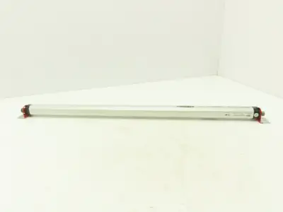 Banner WLS28-2CWGRXX3-0570X24Q Task Light Strip Multicolor White Green Red 24VDC