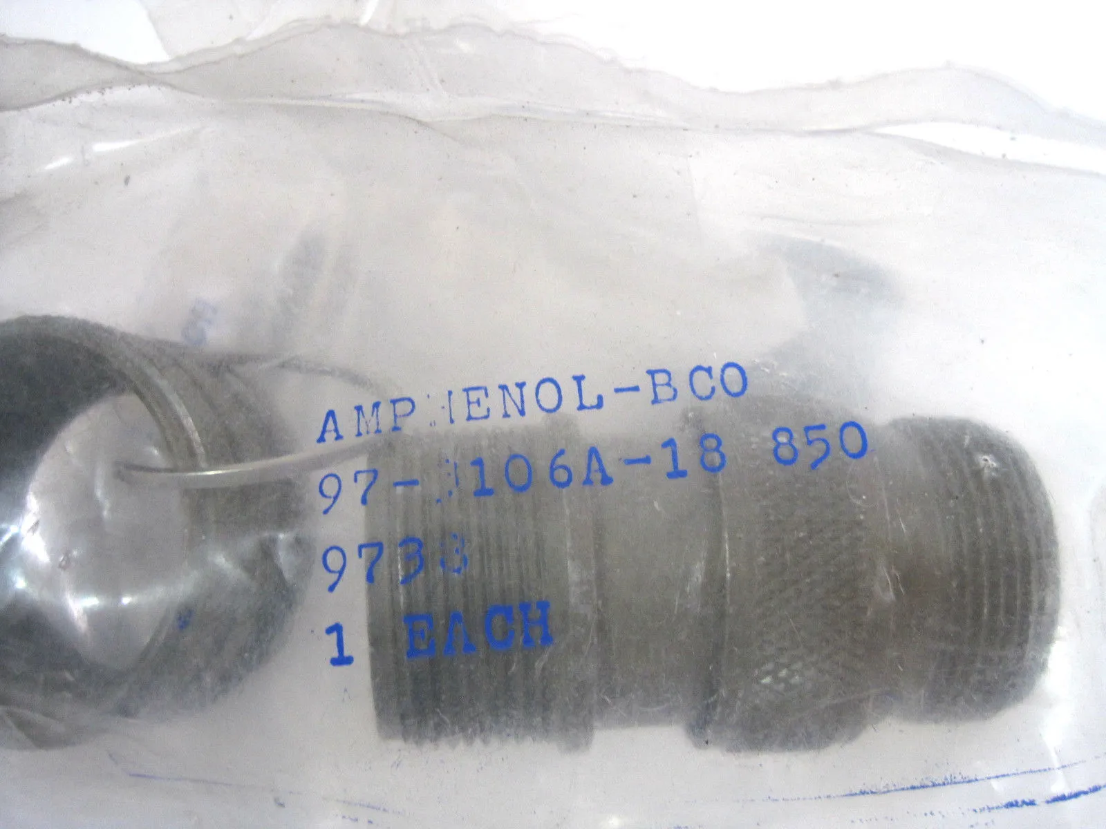 4 NEW AMPHENOL 97-3106A-18-850 PLUG SHELLS 973106A18850