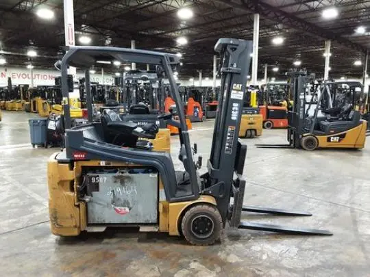 Used 2019 CATERPILLAR 2ET4000 3-Wheel Stand up Electric Counterbalance Forklifts | Russell Equipment #724045