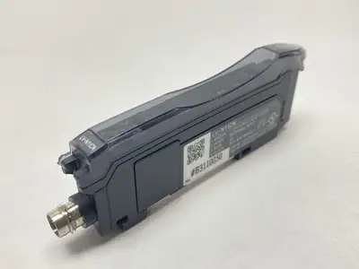 USED KEYENCE MULTI-PURPOSE DIGITAL LASER SENSOR AMPLIFIER M8 CONNECTOR.