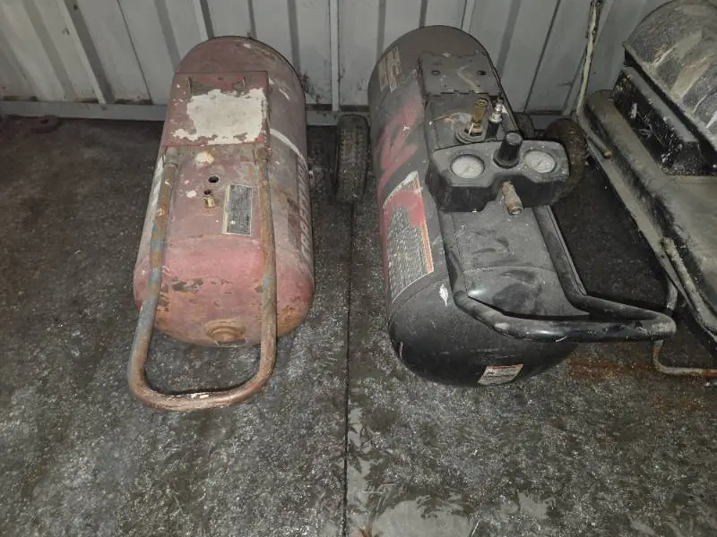 2 Air compressor tanks